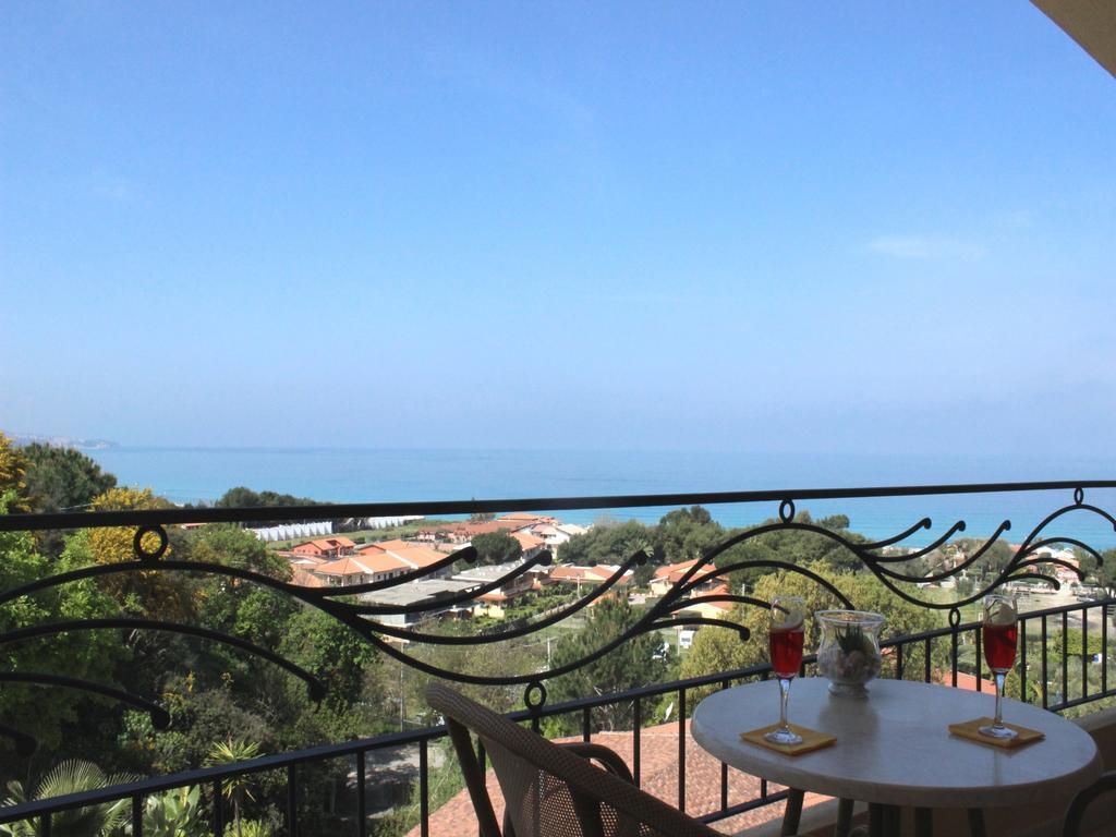 Blu Tropical Resort Zambrone Pokoj fotografie