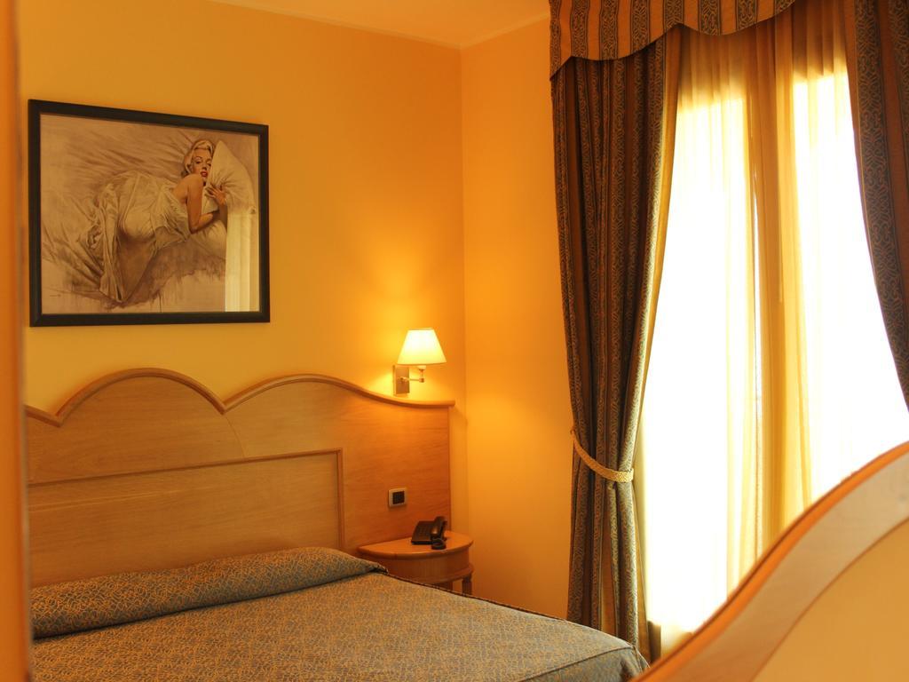 Blu Tropical Resort Zambrone Pokoj fotografie