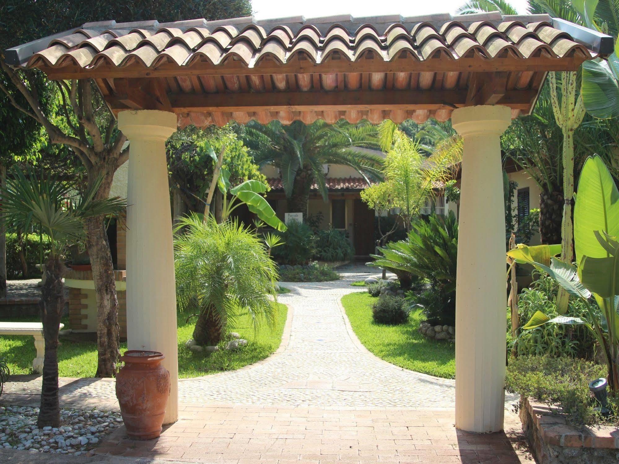 Blu Tropical Resort Zambrone Exteriér fotografie